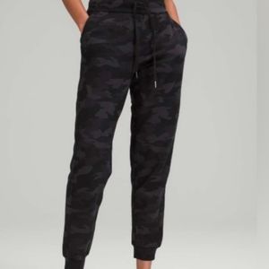 💛Lululemon Scuba High Rise French Terry Jogger Size 4 Camo